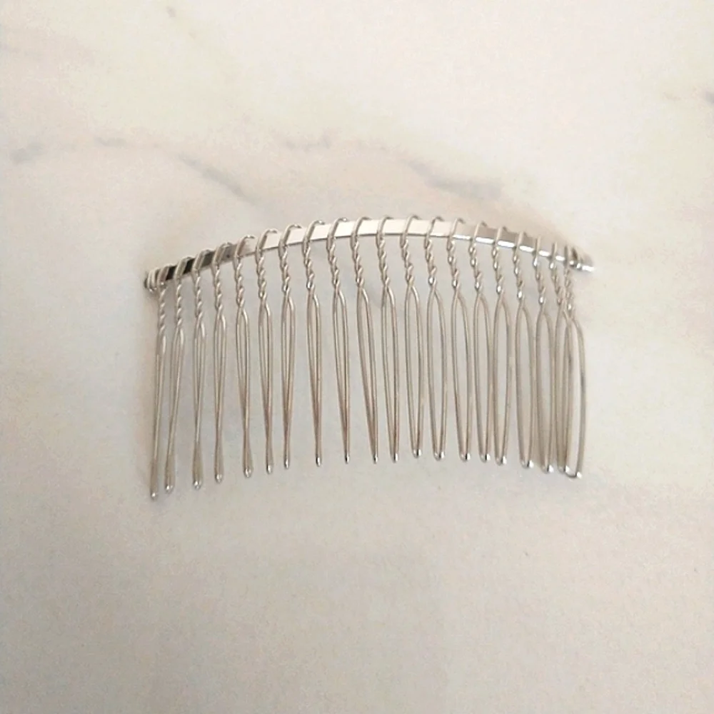 New Bundle of Plastic & Metal Combs - 10 of each